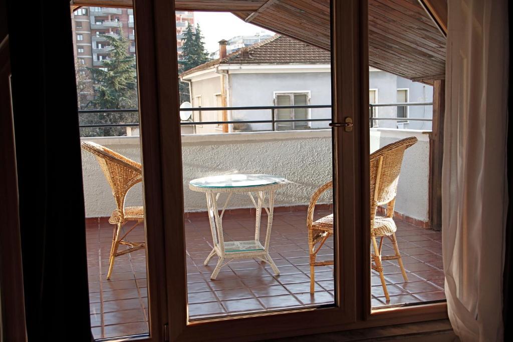 Hotel De Paris Tirana Exterior foto