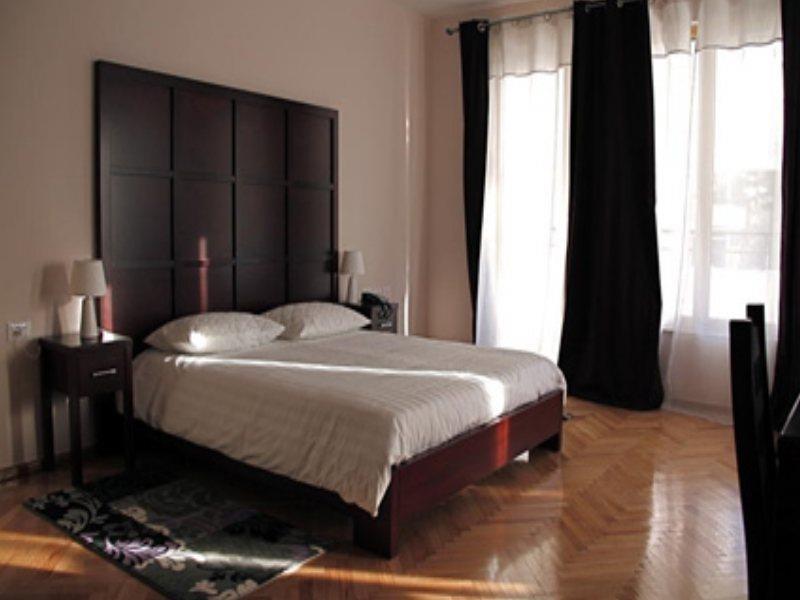 Hotel De Paris Tirana Exterior foto